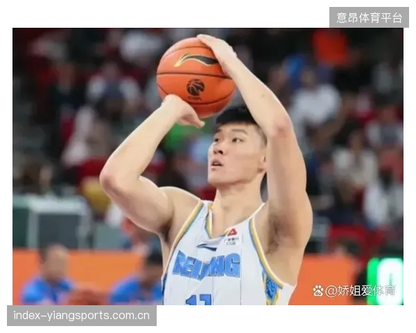 两名年轻中卫在保持防守硬度的同时控制个人犯规，是桑切斯防守体系成功的关键。